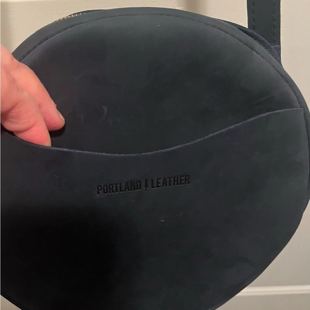 Portland Leather Deep Water Large Circle Crossbody - Picture 4 of 8